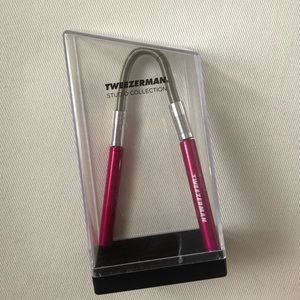 NEW TWEEZERMAN - Smooth Finish Facial Hair Remover